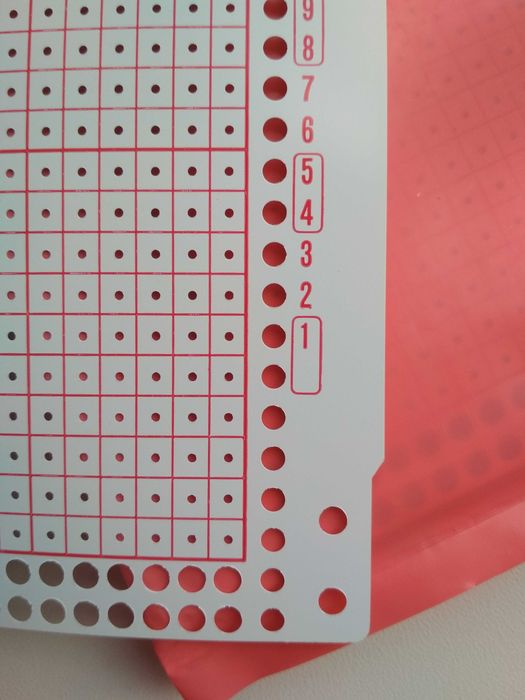 Набор  пластиковых перфокарт  для вязальных машин на 24 иглы. Япония.