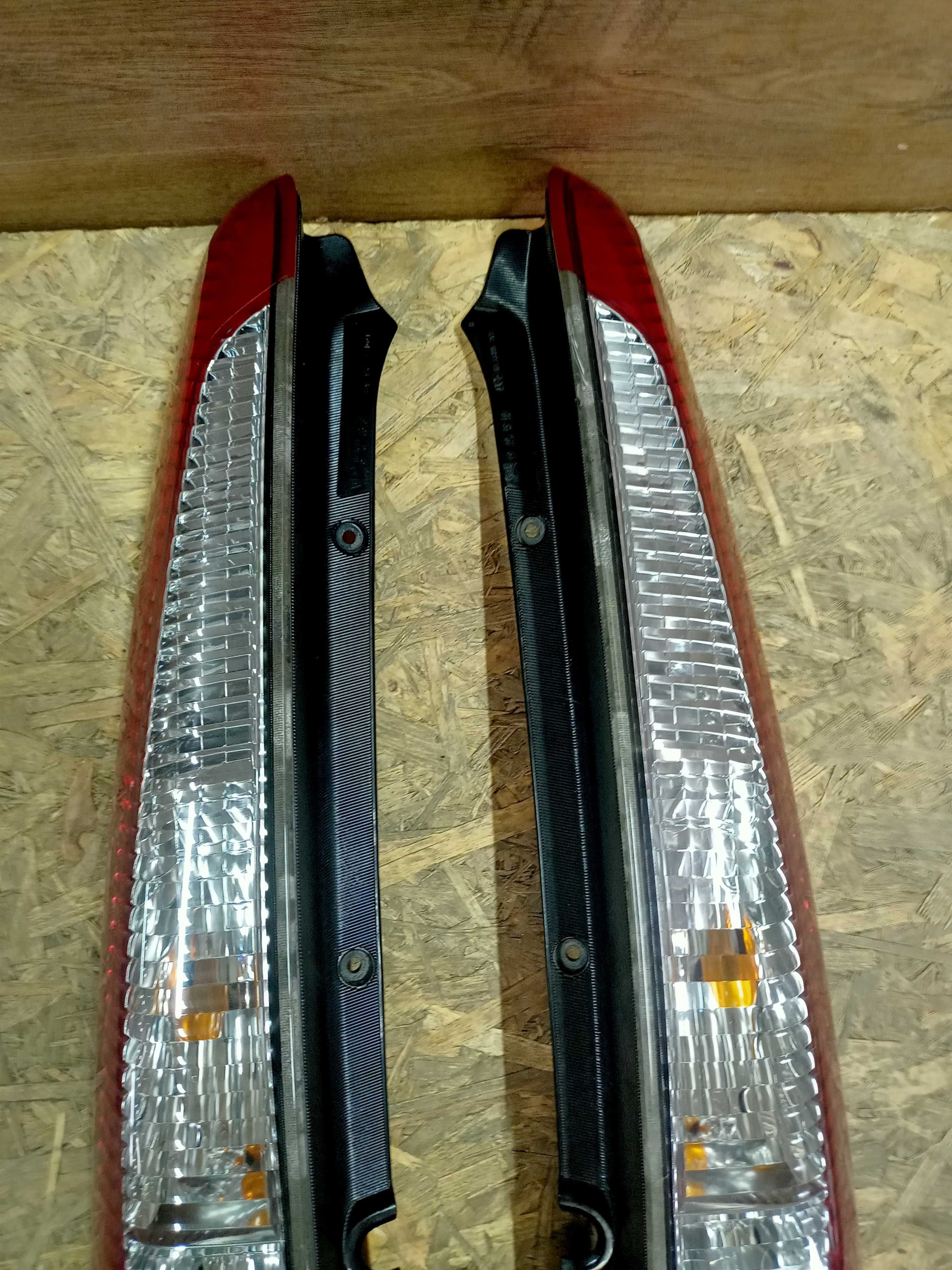 Mitsubishi Lancer 7 VII kombi lampa tył tylna prawa lewa oryginał