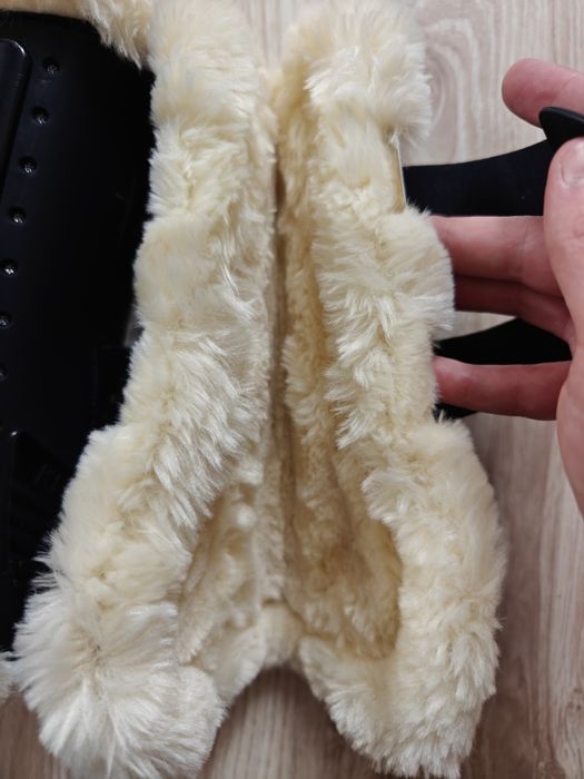 Ochraniacze skokowe Kentucky czarne futerko full