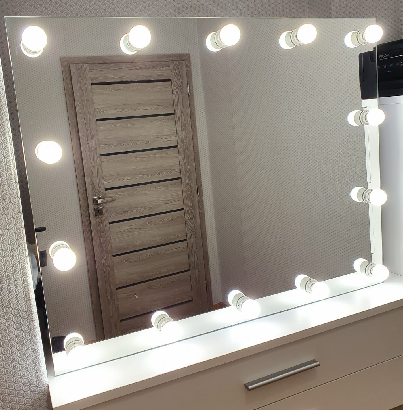 Lustro 100x80cm do makijazu make-up toaletka Led żarówkami Hollywood