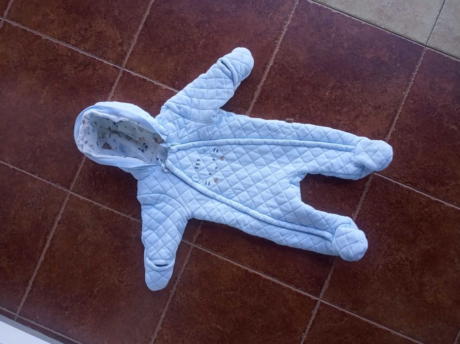 Błękitny kombinezon zimowy dla niemowlaka 62