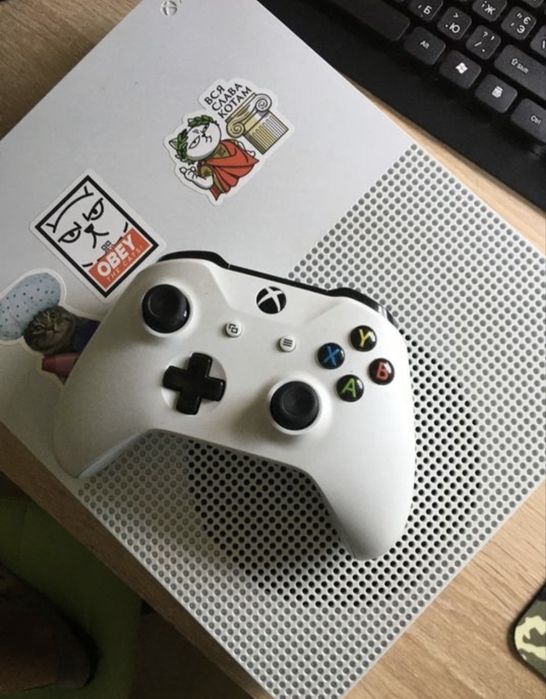 Продам xbox one s 1tb