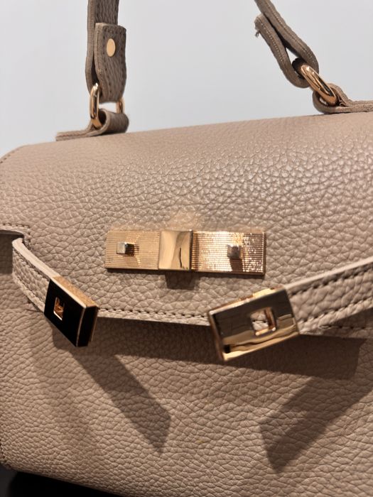 Стильна бежева сумка