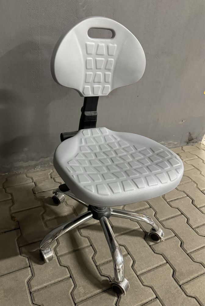 Krzeslo kosmetyczne laboratoryjne warsztatowe gwatwncja Poznan