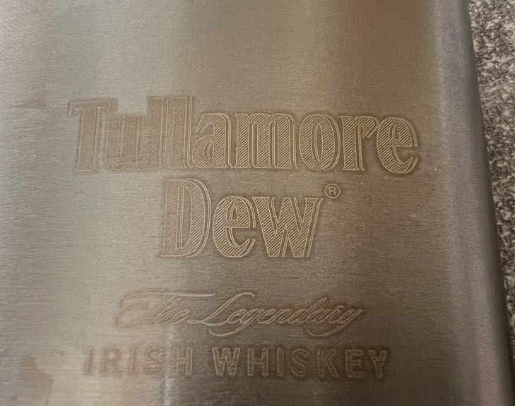 garrafa bolso Tullamore Dew Irish Whiskey em aço inoxidável