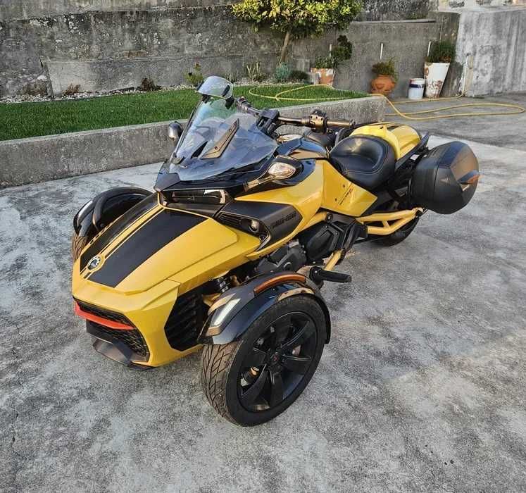 Moto Can-Am impecável