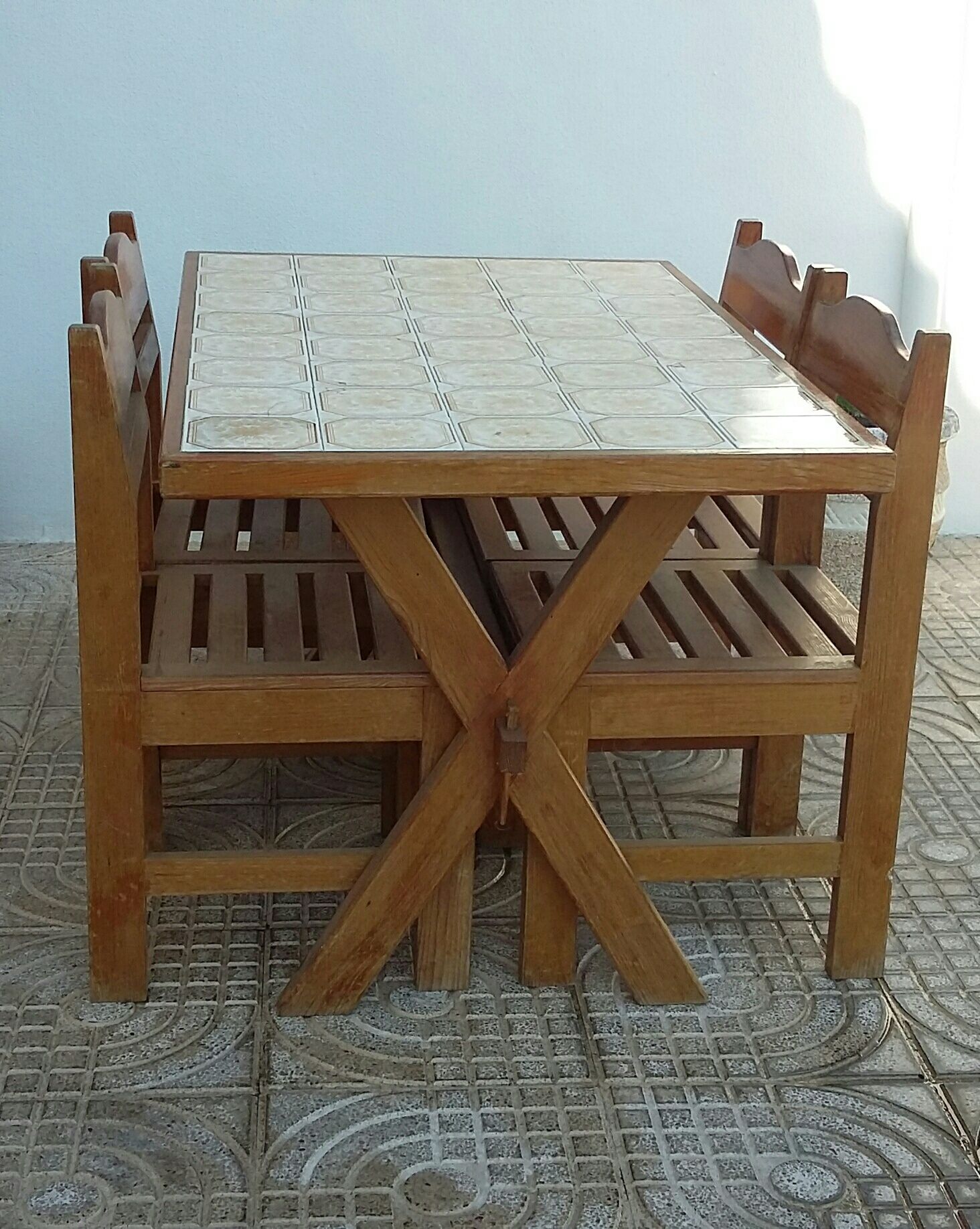 Mesa de cozinha e cadeiras em pinho
