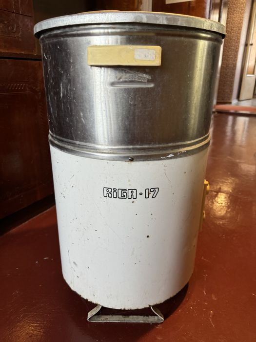 Продам рарітетну пральну машину на центрафузі Riga 17 В робочому стані