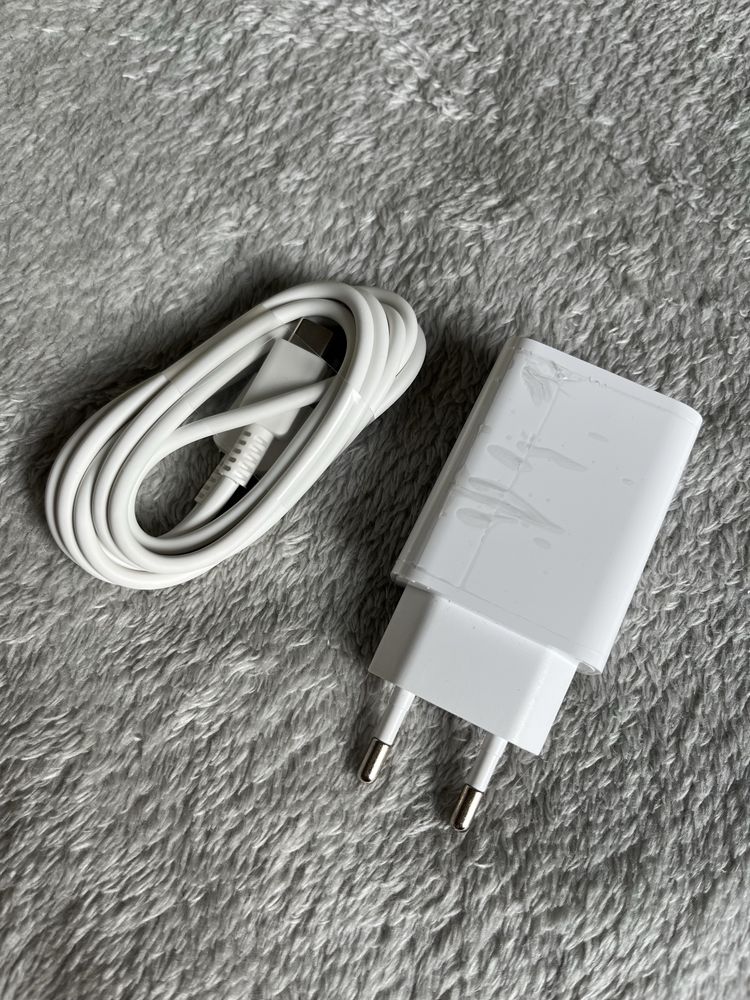 Szybka ładowarka uniwersalna typu C kostka i kabel