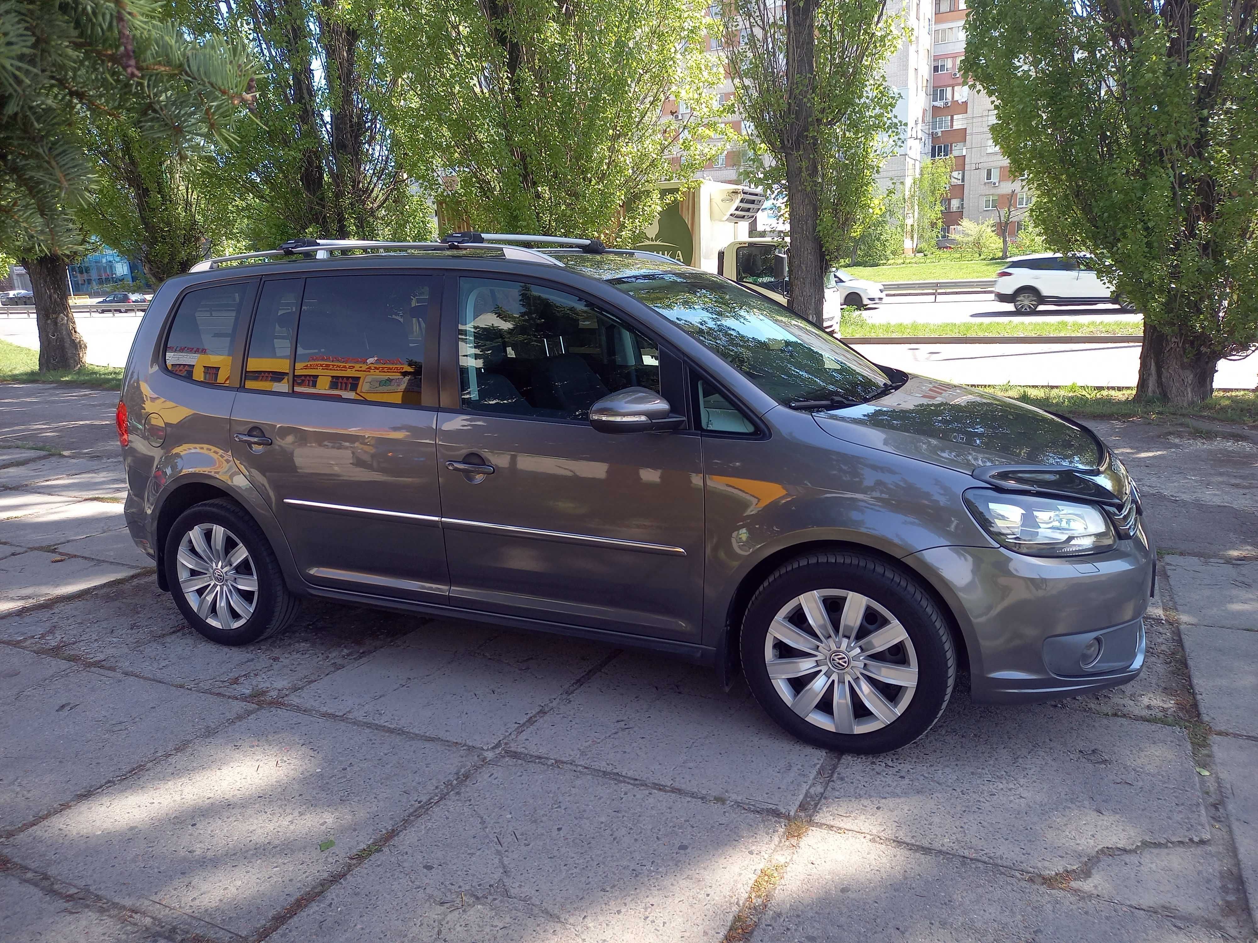 Volkswagen Touran Highline 2011-2012 2.0D AT (140 к.с.) Ідеальний стан