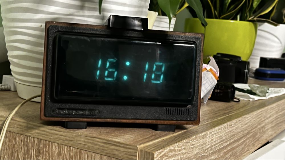 Elektroniczny zegar cyfrowy z budzikiem ZSRR lata 80