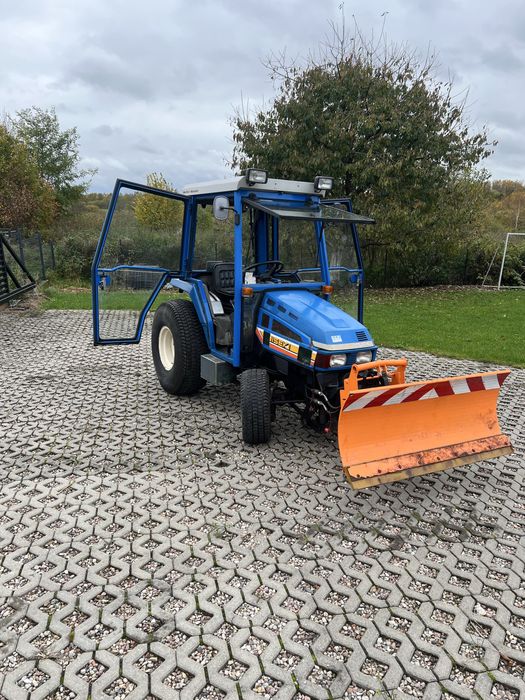 Ciągnik iseki 2035A z oryginalnym pługiem Iseki