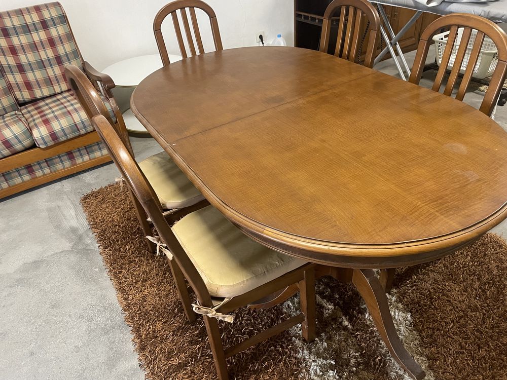 Mesa de jantar com cadeiras