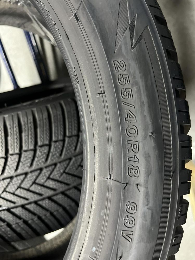 255/40/18+225/45/18 R18 Bridgestone LM005 4шт зима