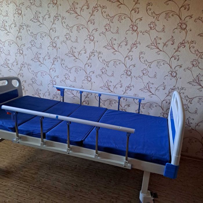 багатофункціональне ліжко для ліжковохворих людей