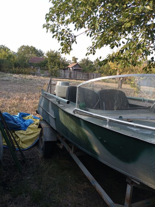 Катер з мотором Віхрь -30 електро.