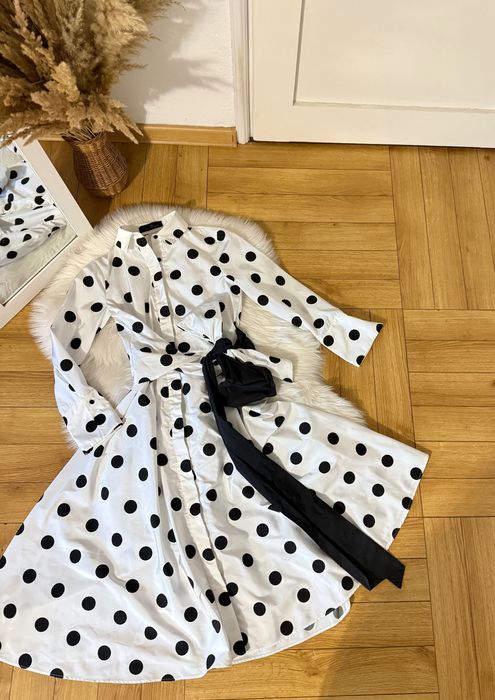 Sukienka w grochy CAROLINA HERRERA midi