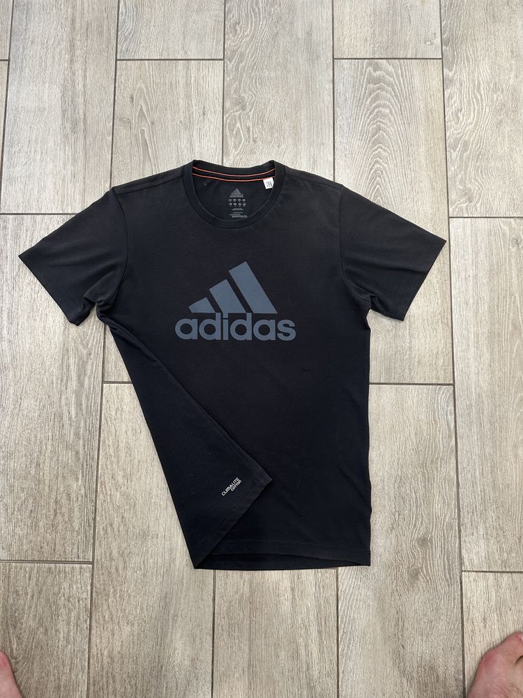 Футболку Adidas