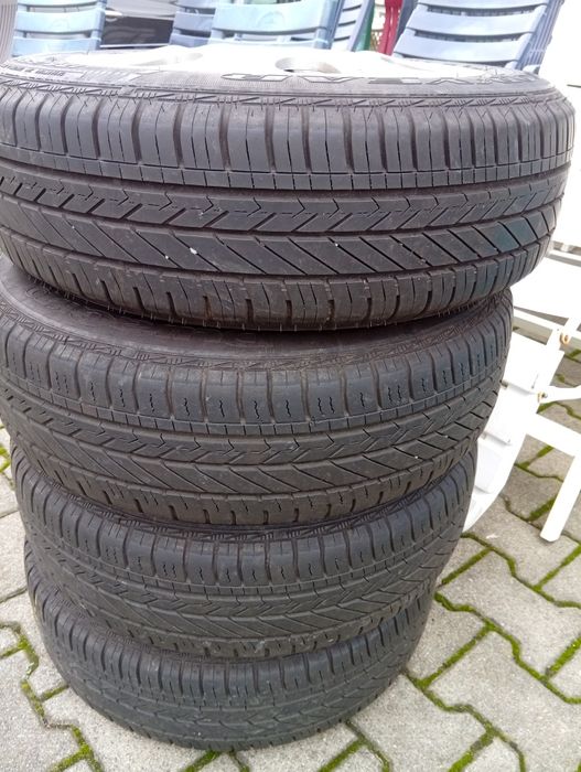 Opony z felgami stalowymi Goodyear 175/65R15. Kołpaki Mini.