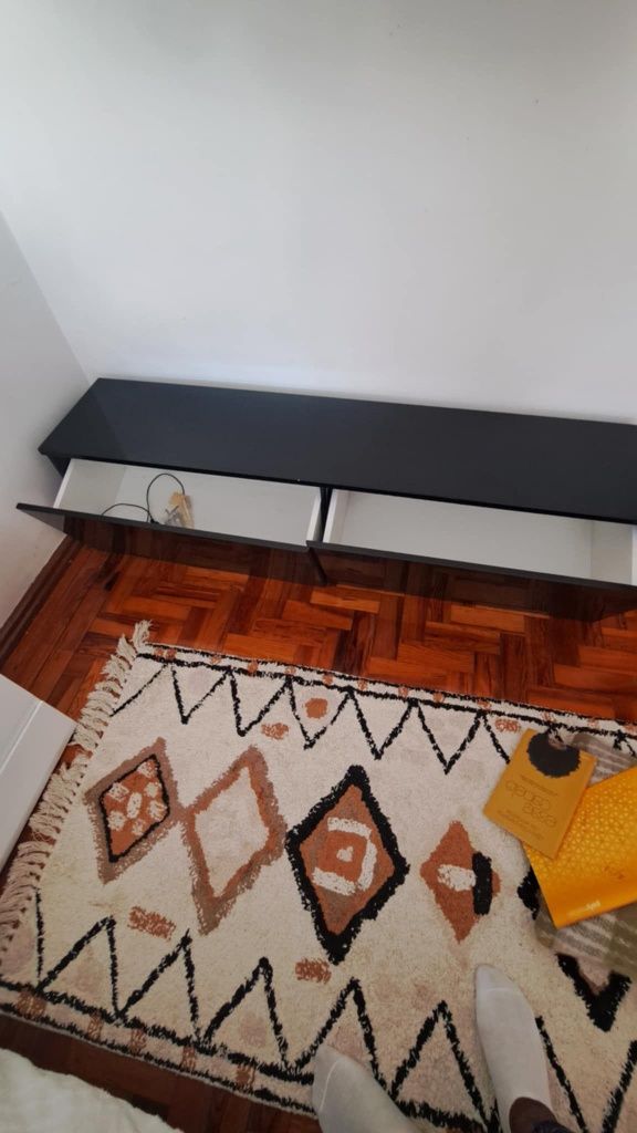 Móvel de TV e mesa de apoio