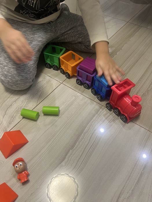 Розвиваюча іграшка поїзд Learning Resources