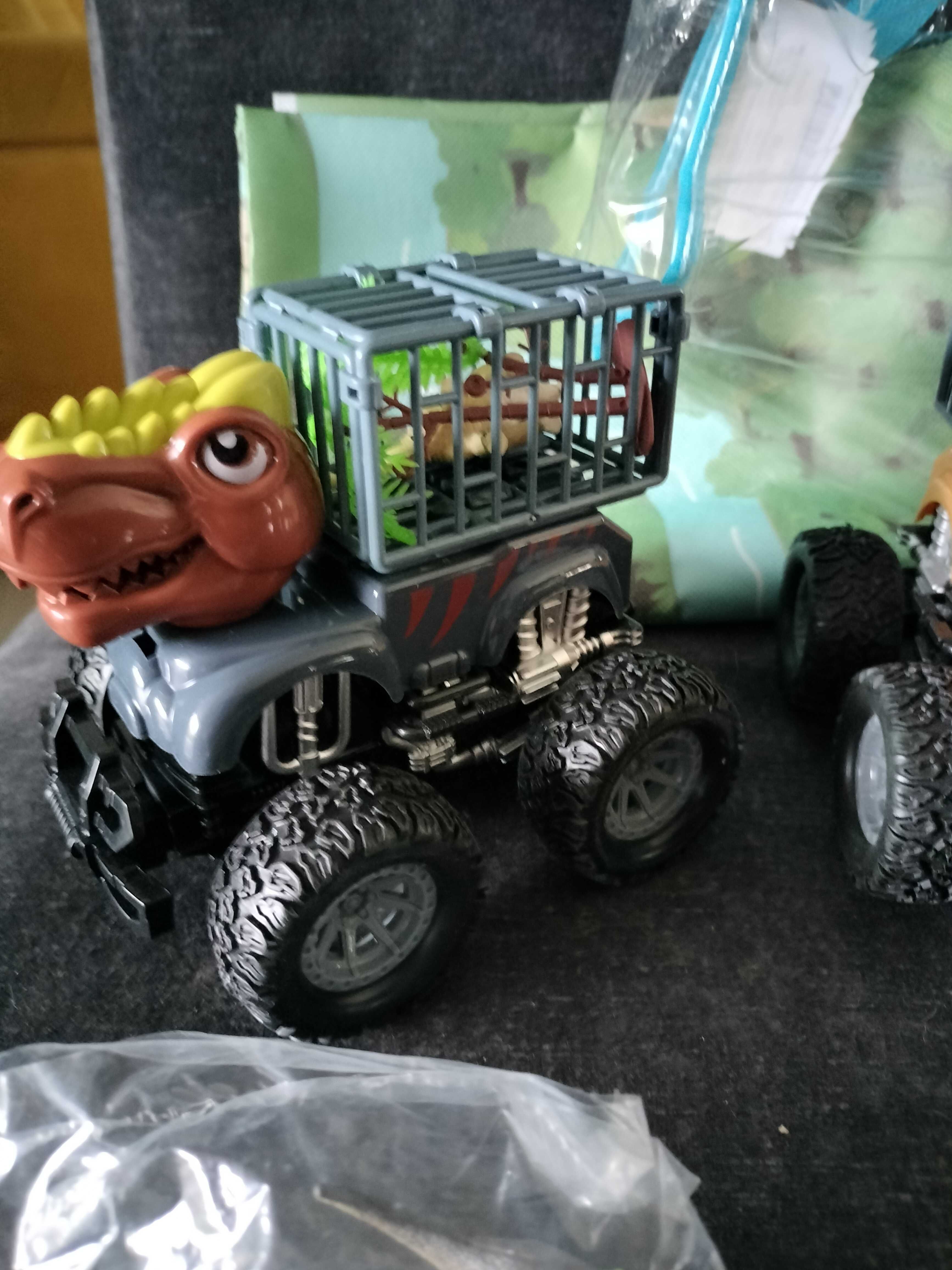 2 szt. Model ciężarówki do transportu dinozaurów, spp700