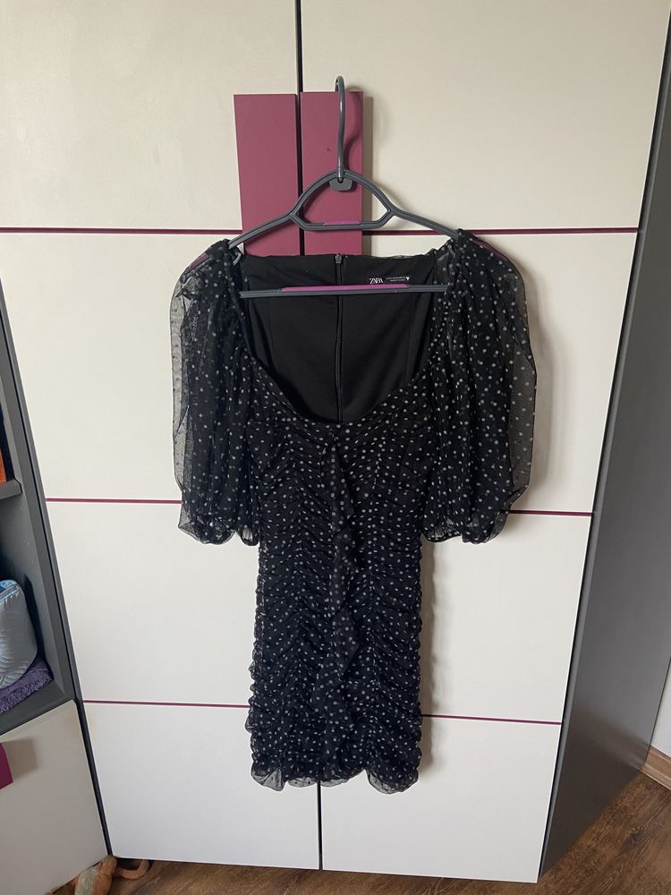 Czarna sukienka w groszki Zara XS