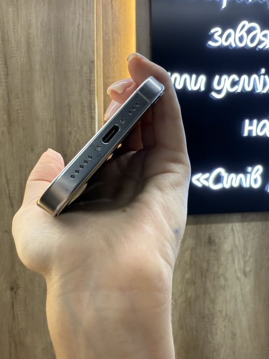 Б/у IPHONE 16Pro 128 White Titanium Neverlock Костюшка,5 igrand