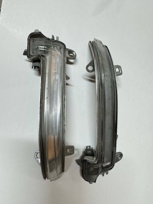 Повторювач повороту в дзеркало ф30 оригінал