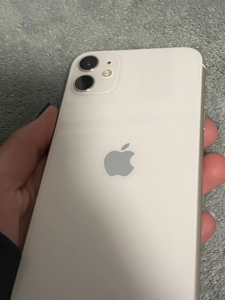 iPhone 11 biały w idealnym stanie