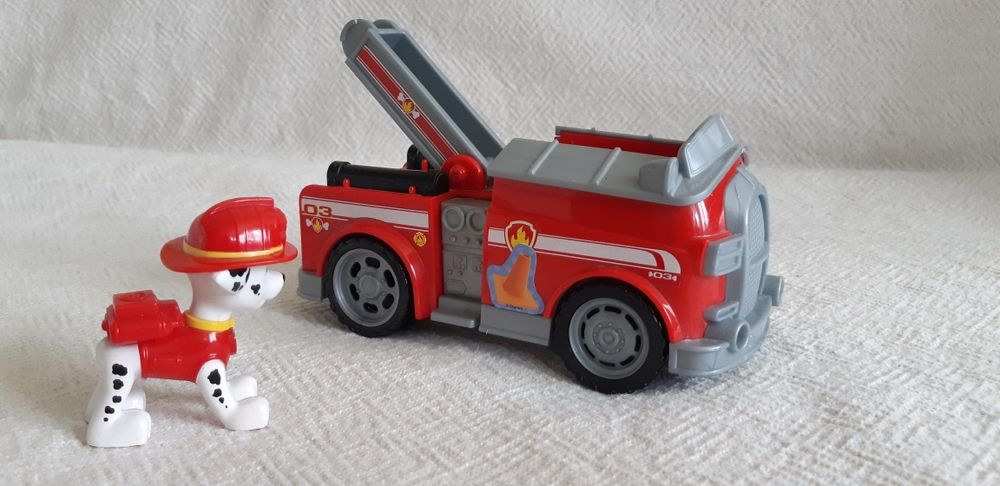 Psi Patrol jak nowy figurka Marshall z ruchomą główką wóz strażacki