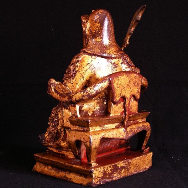Escultura dourada da China