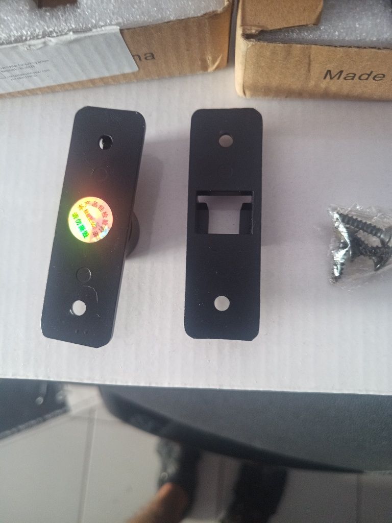 trincos, fechadura, liga de zinco fivela luminosa. novos