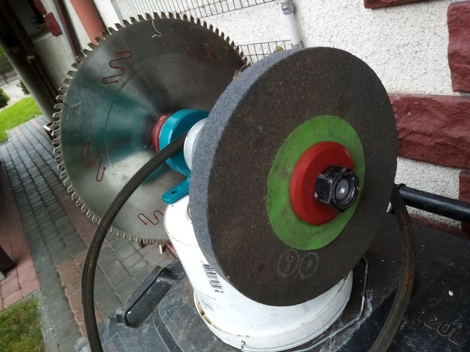 Wałek uniwersalny do piły i szlifierki