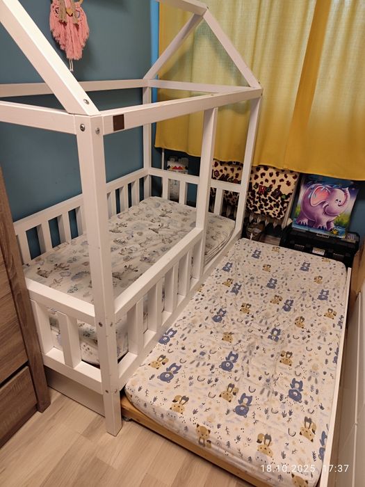 Podwójne łóżko dziecięce domek