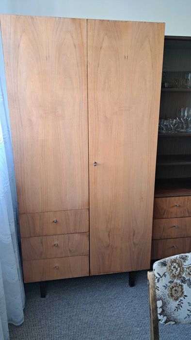 Meble do salonu PRL stół krzesła, połysk 1975 Obornickie Fabryki Mebli