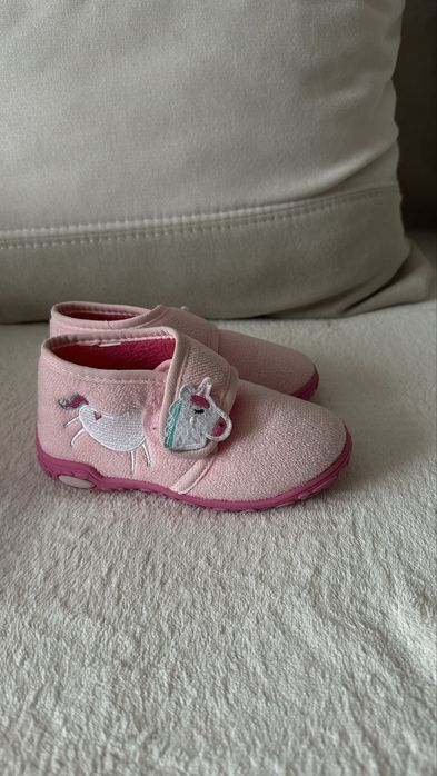 Тапочки для дівчинки