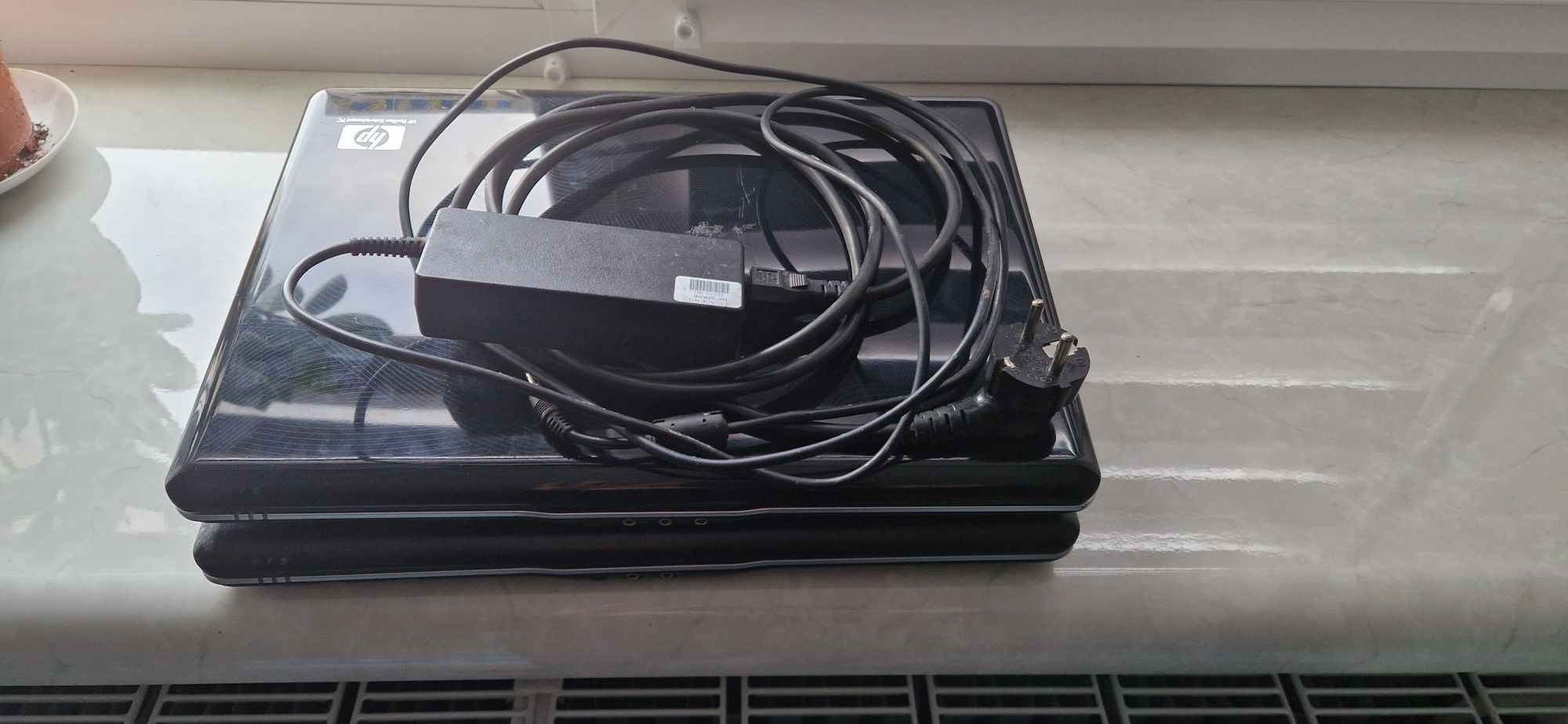 Два ноутбуки HP Pavilion dv6000