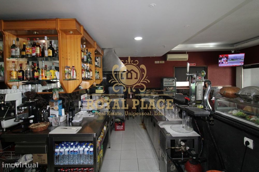 Restaurante com esplanada em Lobão