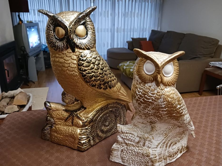 Duas corujas decorativas
