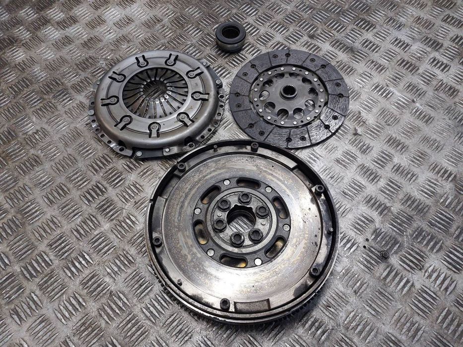 KOŁO DWUMASOWE + TARCZA DOCISK ŁOŻYSKO PASSAT B5 FL 1.9 TDI 415011210