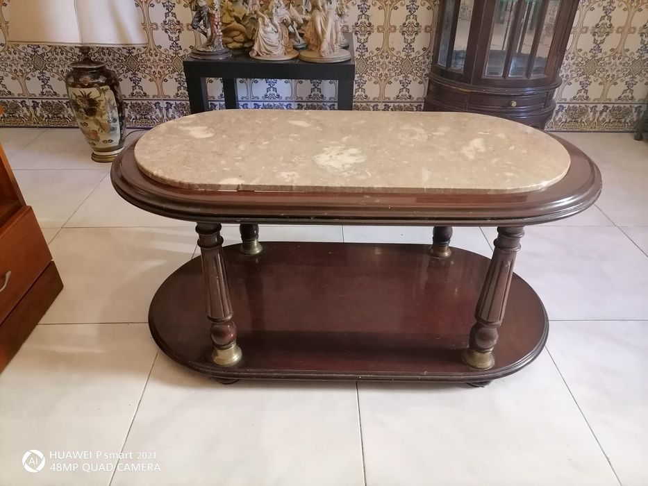 Vendo mesa de centro com pedra mármore