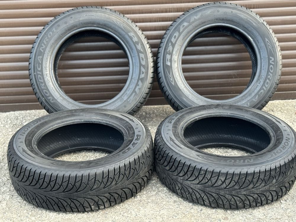Продам зимнюю резину. R 235/65/17