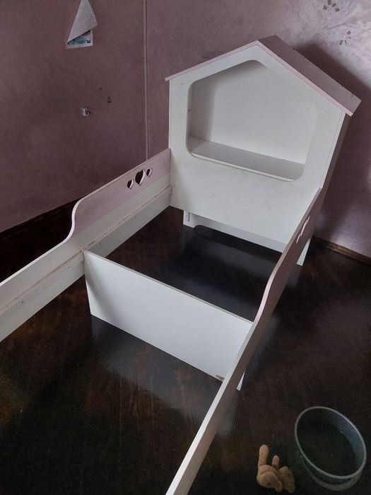 Меблі в дитячу дівчинці