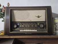 Rádio antigo a válvulas