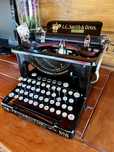 Antiga maquina de escrever L.C.Smith n8