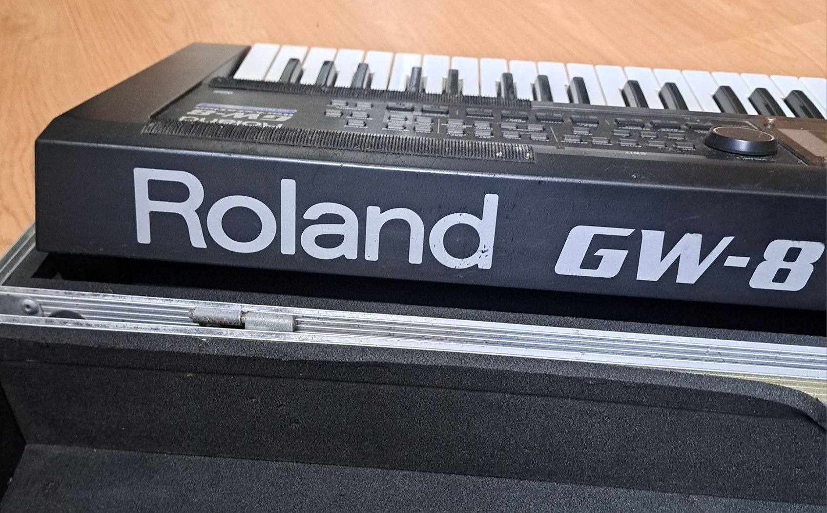 Roland GW-8 / Workstation + CASE