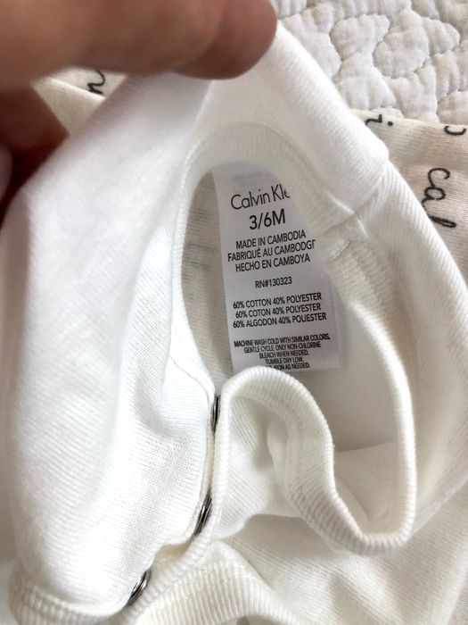 Calvin Klein komplet 3 czesci na 3 - 6 m lub 6 - 9 miesiecy