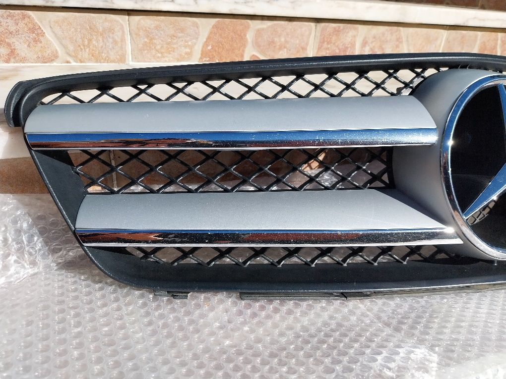 Grelha Mercedes C W204
