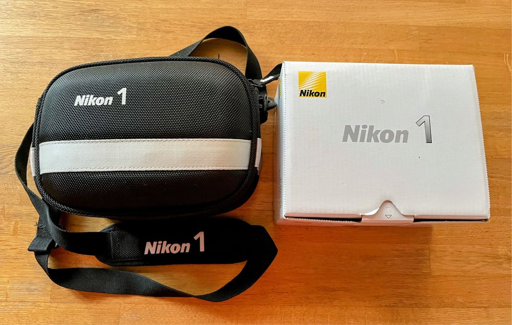 Цифровий бездзеркальний фотоапарат Nikon 1 J3 з об»єктивами